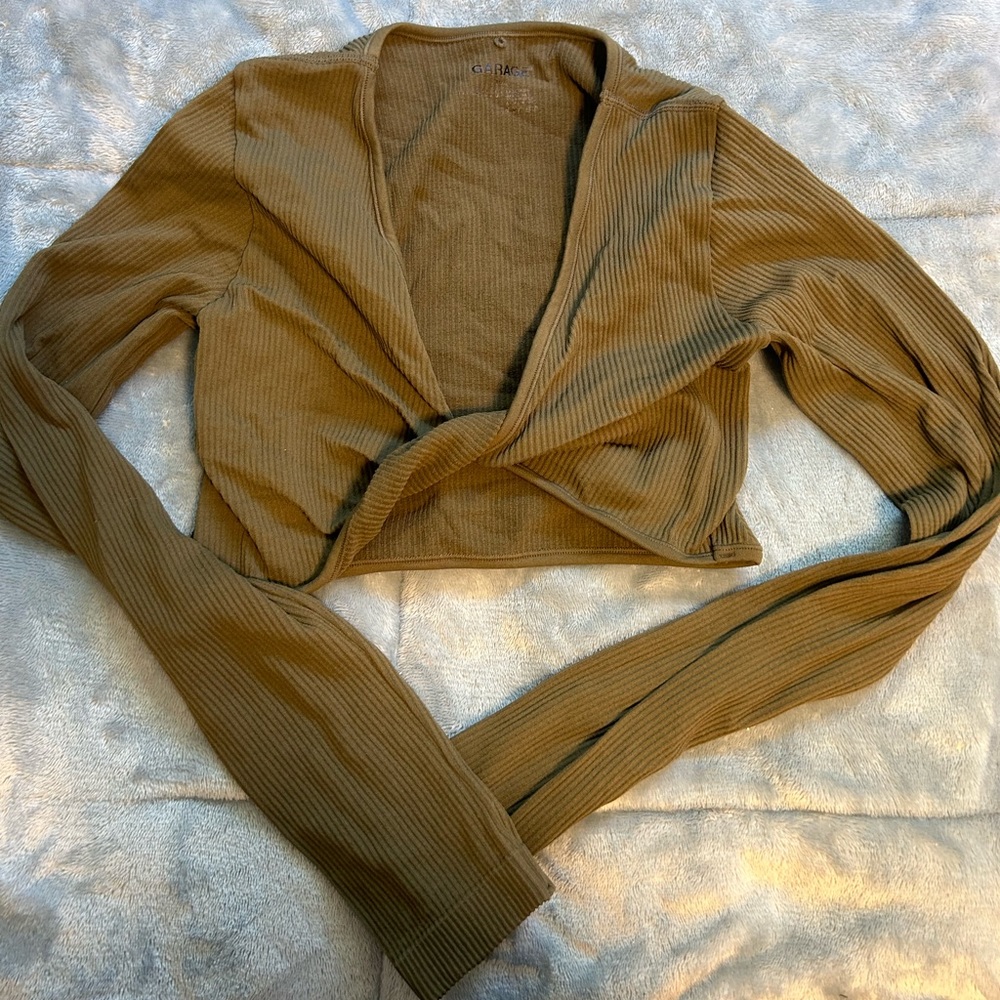 Stretchy cropped long sleeve